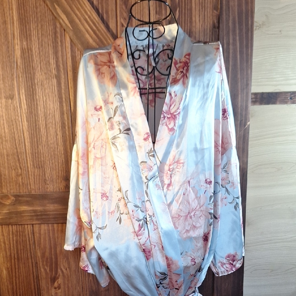 3 Piece Plus size Floral Satin Kimono Robe, Shirt and Shorts - Picture 2 of 10
